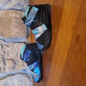 Black and blue NIKE LEBRON SOLDIER IX (INFANT size 6c)